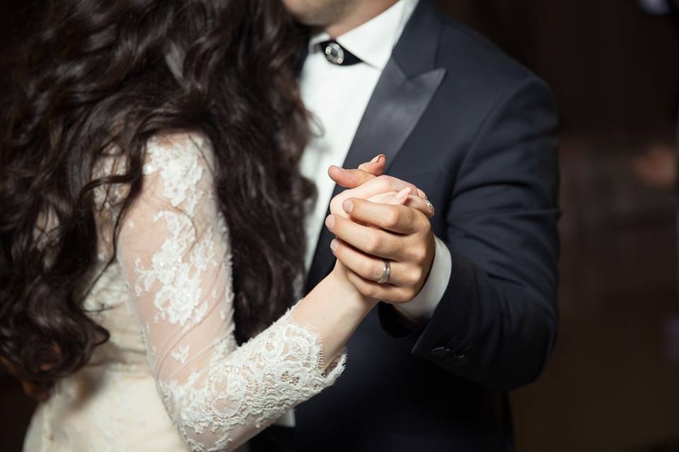 How To Dress For A Wedding Reception: Both Men and Women